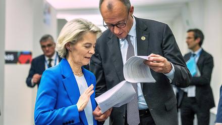EU-Kommissionspräsidentin Ursula von der Leyen und Bundeskanzler Friedrich Merz beim G20-Gipfel in Johannesburg.