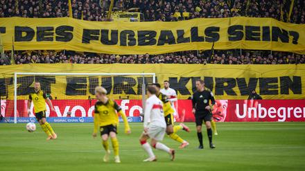 Der Fan-Protest hatte auch Auswirkung auf das Spiel in Dortmund.