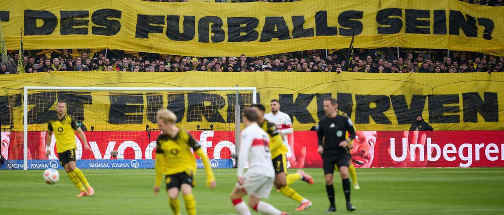 Der Fan-Protest hatte auch Auswirkung auf das Spiel in Dortmund.