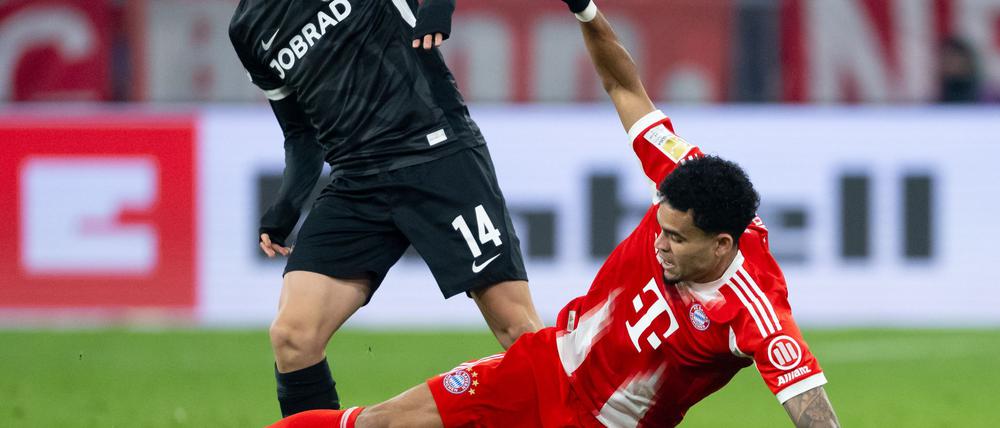 Luis Díaz (r) wurde in der Champions League für drei Spiele gesperrt.