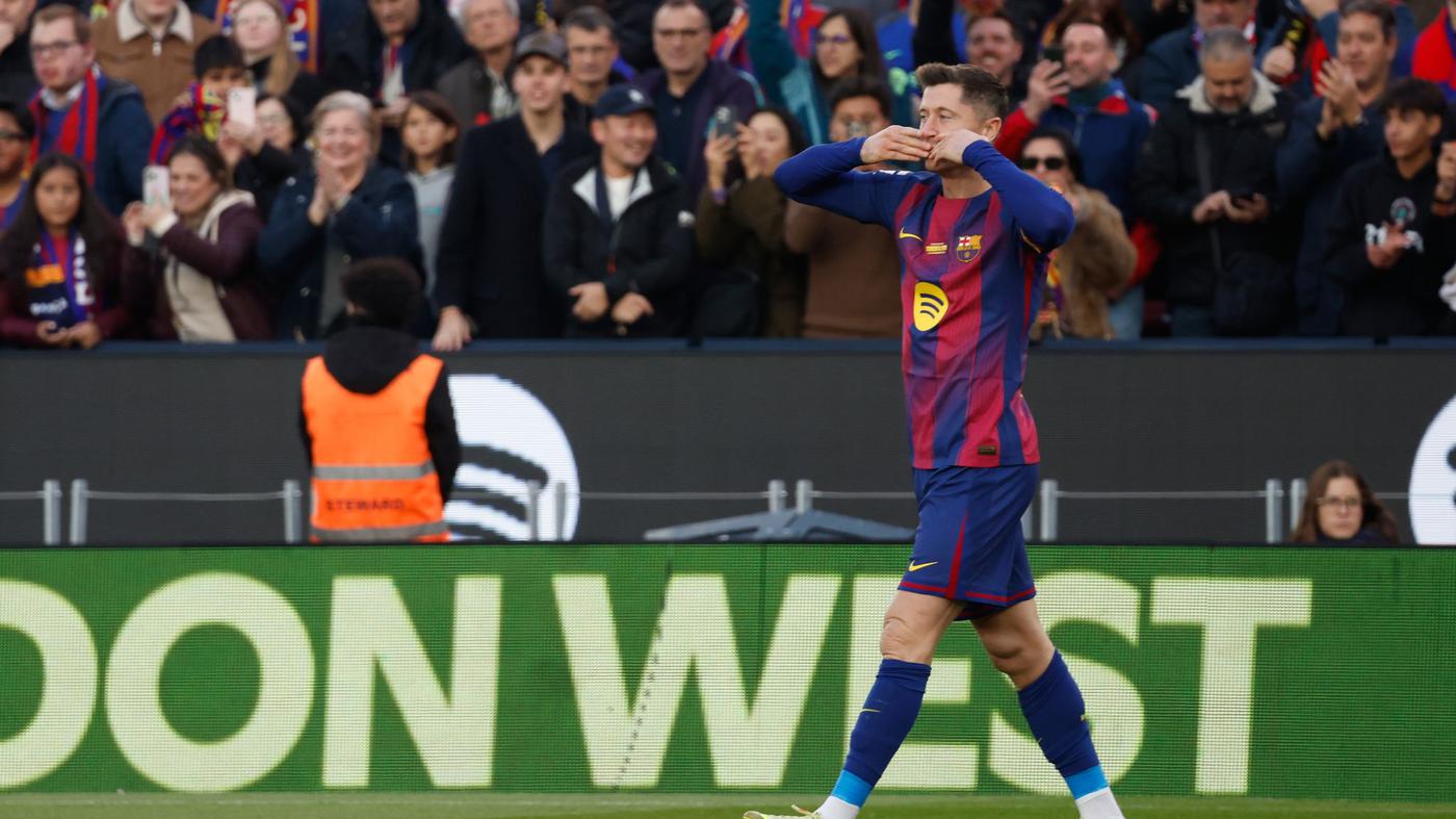 Spanischer-Fu-ball-Sieg-bei-Bar-as-Camp-Nou-R-ckkehr-Unglaubliches-Gef-hl-