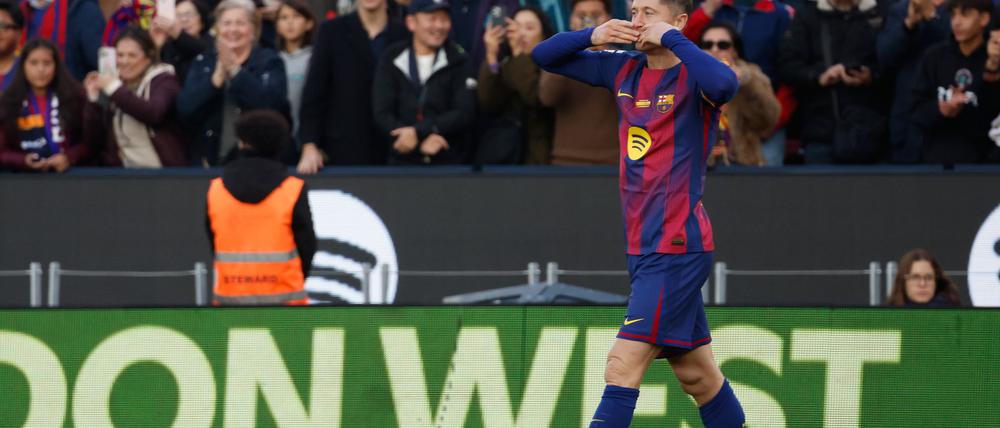 Robert Lewandowski leitet den Sieg bei der Rückkehr ins Camp Nou ein. 