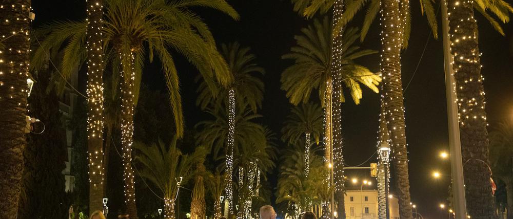 Palma hat die Weihnachtsbeleuchtung angeschaltet. 