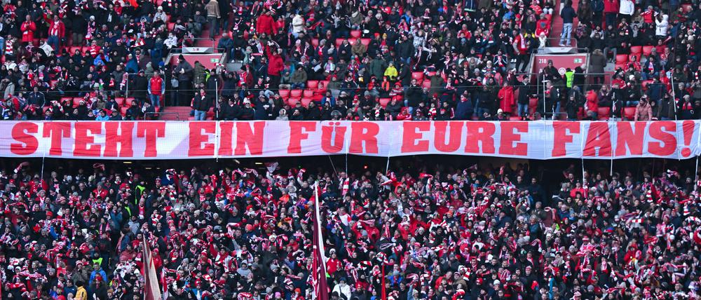 Ein Fan-Plakat in der Münchner Arena.