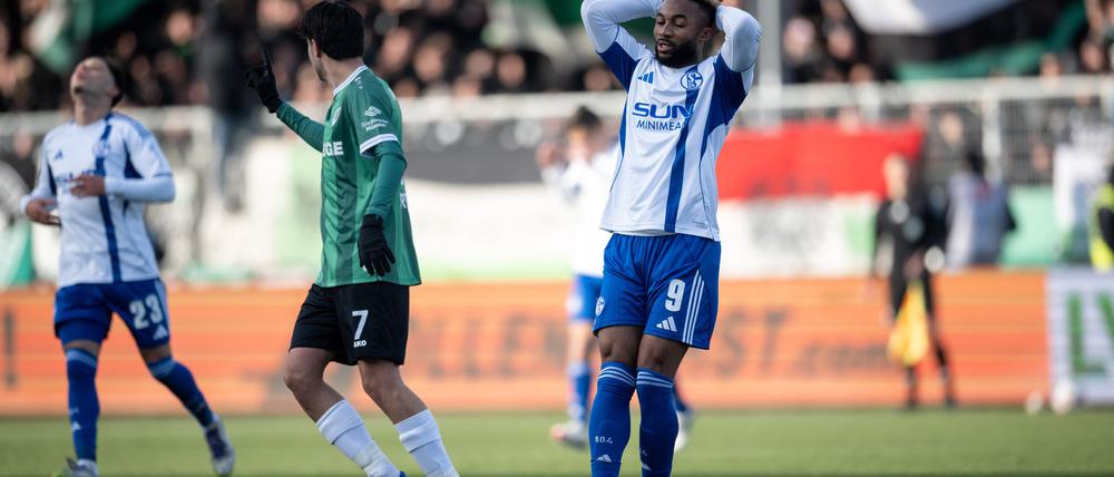 Auch in Überzahl trafen Moussa Sylla und die anderen Schalker nicht.