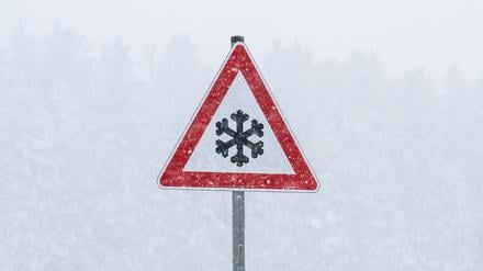 Schneefälle und gefrierender Regen könnten mancherorts zu Rutschpartien führen. (Archivbild)