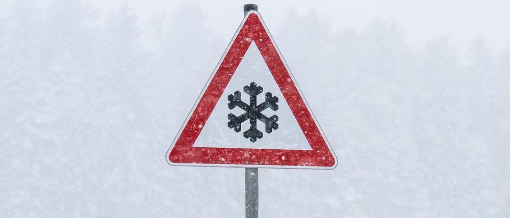 Schneefälle und gefrierender Regen könnten mancherorts zu Rutschpartien führen. (Archivbild)