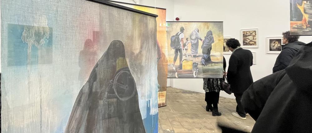 Blick in einen der Ausstellungsräume der Gaza Biennale Berlin Pavillon im Flutgraben.