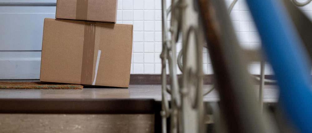 Der Mann soll elektronische Geräte aus Paketen genommen und weiterverkauft haben. (Symbolbild)