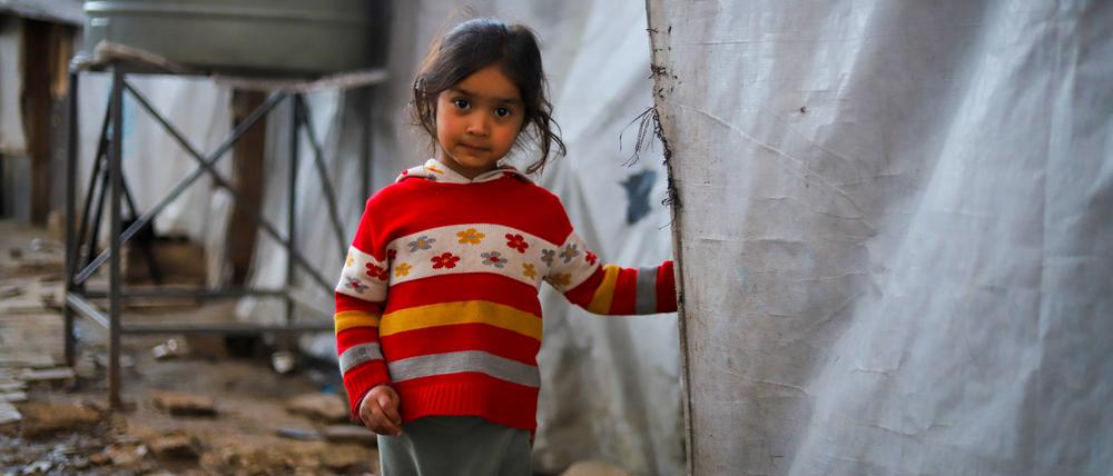 Ein Kind in den Bergen Libanons, wo der Winter in Akkar und im Beqaa-Tal besonders hart ist. // Weiterer Text über ots und www.presseportal.de/nr/50131 / Die Verwendung dieses Bildes für redaktionelle Zwecke ist unter Beachtung aller mitgeteilten Nutzungsbedingungen zulässig und dann auch honorarfrei. Veröffentlichung ausschließlich mit Bildrechte-Hinweis.