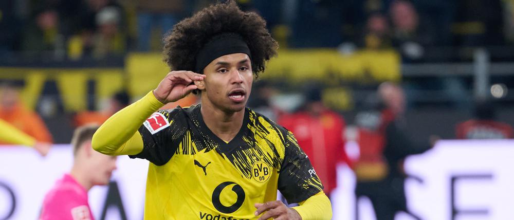 Karim Adeyemi bejubelte sein Tor mit einer speziellen Geste.