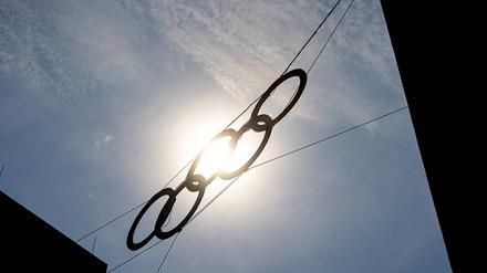 Die Olympischen Ringe am Eingang zum Berliner Olympiastadion.