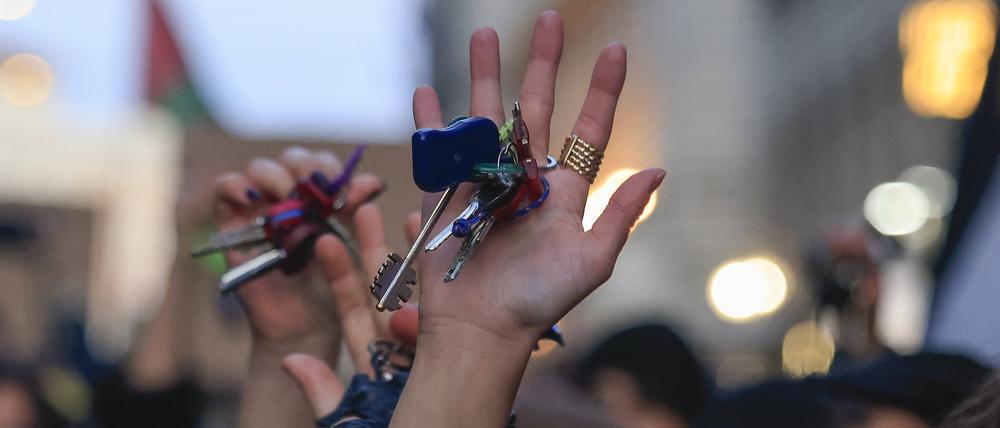 Der Schlüssel fürs Heim als Symbol für häusliche Gewalt