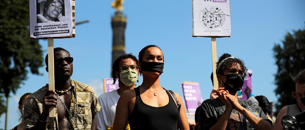 Demonstrierende auf einer „Black Lives Matter“-Demo in Berlin
