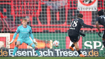 Der Nürnberger Wegbereiter: Rafael Lubach erzielt per Foulelfmeter das 1:0.