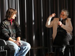 Mirjam Herrmann (Klimaaktivistin, die im Barberini Monet mit Kartoffelbrei beschmierte), Ulrike Poppe (DDR-Bürgerrechtlerin) und Simon Teune (Protestforscher).