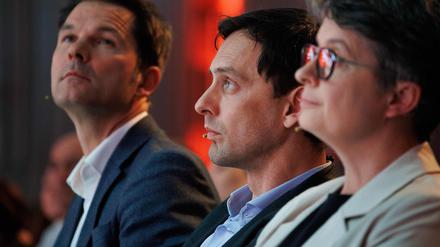Die Berliner SPD-Vorsitzenden Martin Hikel (m) und Nicola Böcker-Giannini (r) hatten Steffen Krach als SPD-Spitzenkandidat für die Berlin-Wahl 2026 vorgeschlagen. (Archivbild)