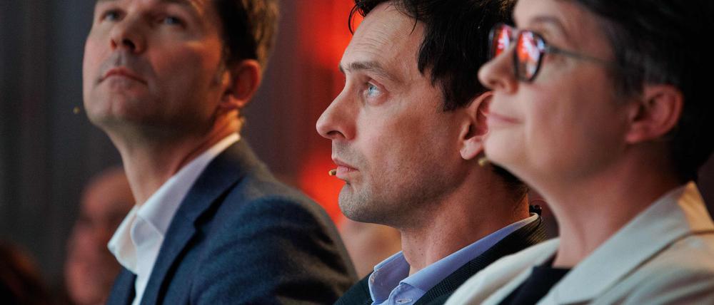 Die Berliner SPD-Vorsitzenden Martin Hikel (m) und Nicola Böcker-Giannini (r) hatten Steffen Krach als SPD-Spitzenkandidat für die Berlin-Wahl 2026 vorgeschlagen. (Archivbild)