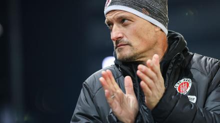 Alexander Blessin bleibt auch nach schwachen Ergebnissen Trainer beim FC St. Pauli.