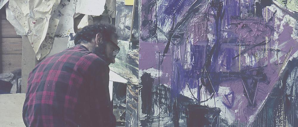 Emilio Vedova 1964 in seinem Atelier in Berlin-Dahlem bei der Vorbereitung eines „Plurimo“.