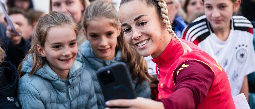 Da geht noch mehr: DFB-Kapitänin Giulia Gwinn hofft durch die Investitionen auf bessere Bedingungen in der Bundesliga. (Archivbild)