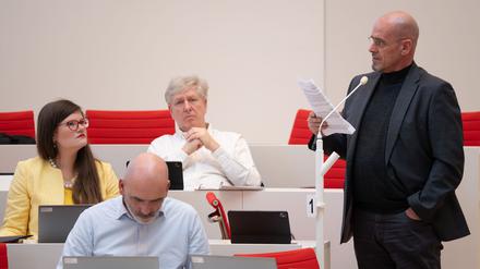 Die BSW-Fraktion im Brandenburger Landtag um Fraktionschef Niels-Olaf Lüders (r) ist in der Krise und sorgt für Turbulenzen auch in der SPD/BSW-Koalition. (Archivbild)