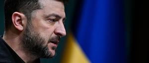 Der ukrainische Präsident Wolodymyr Selenskyj nimmt an einer gemeinsamen Pressekonferenz mit dem türkischen Präsidenten teil, nachdem sie sich am 19. November 2025 im Präsidentenpalast in Ankara getroffen haben.