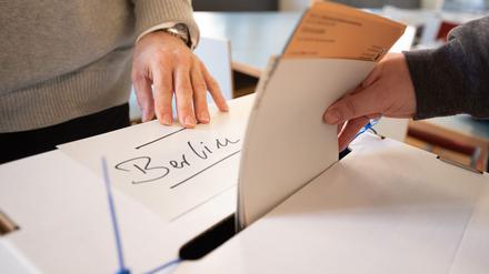 Für die Wahl werden auch 40.000 Wahlhelfer gesucht. (Archivbild)