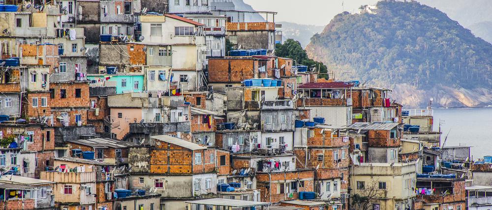 Blick auf Favela Cantagalo von Rio de Janeiro.