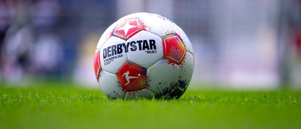 Ein Zuschauer der Partie bei Fortuna Düsseldorf ist gestorben. (Archivfoto)