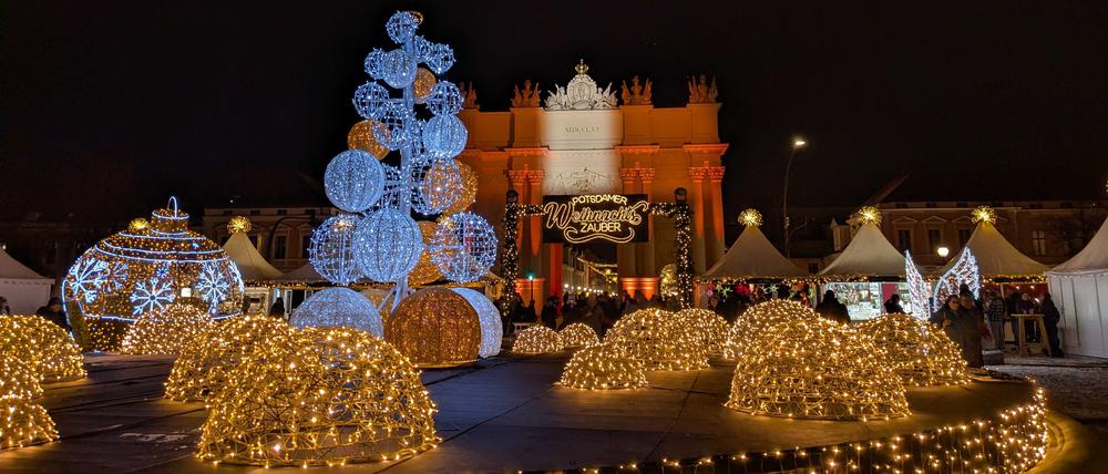 Der Brunnen auf dem Luisenplatz wurde zu einem stimmungsvollen Lichtermeer.