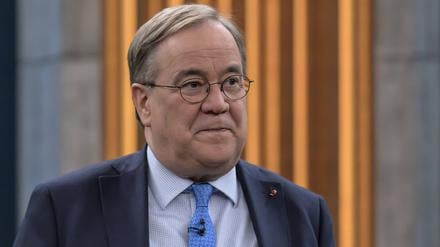 Armin Laschet (CDU), Vorsitzender des Auswärtigen Ausschusses des Deutschen Bundestages, zu Gast im TV-Talk bei Caren Miosga.