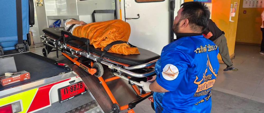 Die Frau wurde ins Krankenhaus gebracht - offenbar litt sie unter einem niedrigen Blutzuckerspiegel.