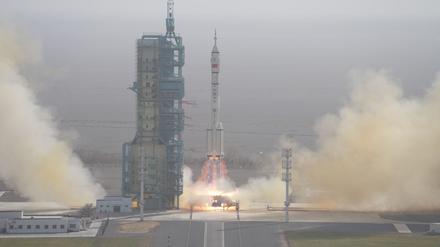 China hat früher als geplant die „Shenzhou 22“ ins All geschickt.