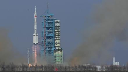 Das Raumschiff „Shenzhou 22“ startet