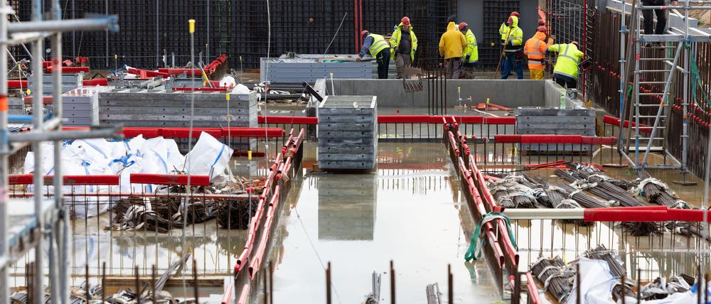 Großaufträge bringen das Baugewerbe voran. 
