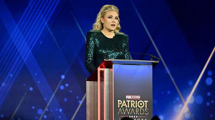 Erika Kirk spricht bei einer Veranstaltung.