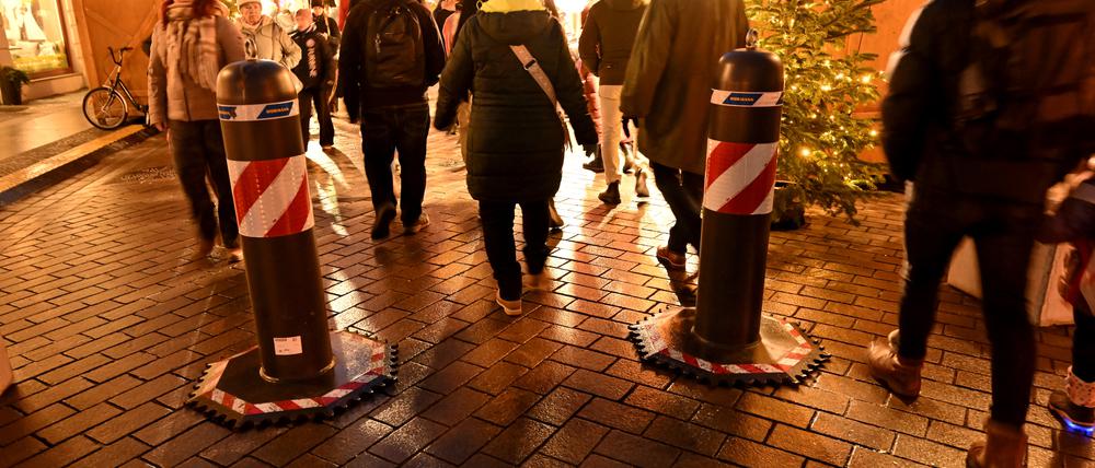 Poller sollen auf dem Potsdamer Weihnachtsmarkt für Sicherheit sorgen.