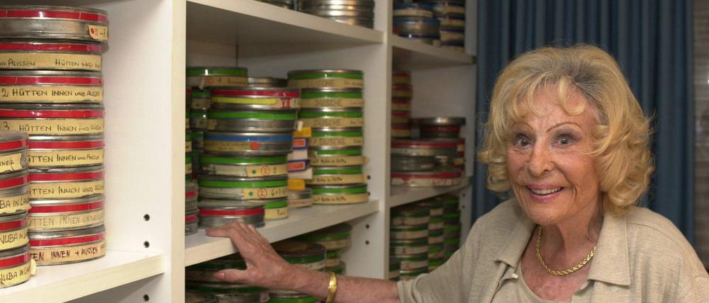 Leni Riefenstahl im Jahr 2002 in ihrem Haus in Pöcking nahe dem Starnberger See. Am 8. September 2003 starb sie mit 101 Jahren. (Archivbild)