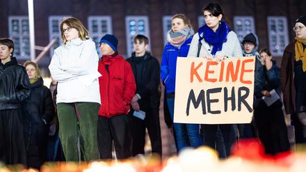 Menschen nehmen an einer Demonstration gegen Femizide in Hannover teil (Archivbild).