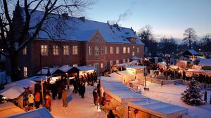 An allen vier Adventswochenenden lädt die Domäne Dahlen erneut zu ihren traditionellen Adventsmärkten ein. 