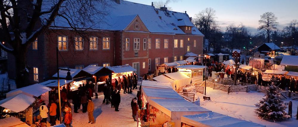 An allen vier Adventswochenenden lädt die Domäne Dahlen erneut zu ihren traditionellen Adventsmärkten ein. 