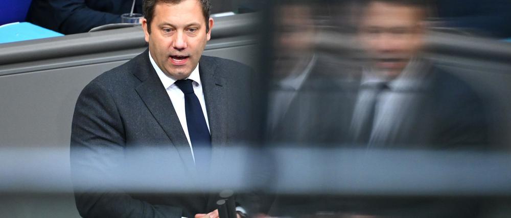 Klingbeil verteidigte seinen Etat.