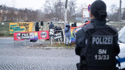 Kundgebung vor dem Oberlandesgericht Dresden (OLG)