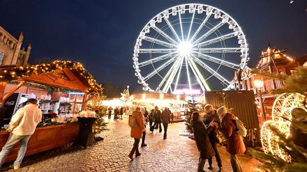 Potsdam, 24.11.2025, Lokales,
Potsdamer Weihnachtszauber, Weihnachtsmarkt, Bassinplatz Süd, Sued,
Foto: Ottmar Winter PNN
