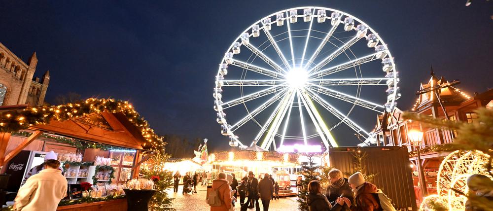 Potsdam, 24.11.2025, Lokales,
Potsdamer Weihnachtszauber, Weihnachtsmarkt, Bassinplatz Süd, Sued,
Foto: Ottmar Winter PNN