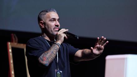 Bushido steht bei einem Live-Podcast im Admiralspalast auf der Bühne. (Symbolbild)