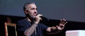 Bushido steht bei einem Live-Podcast im Admiralspalast auf der Bühne. (Symbolbild)