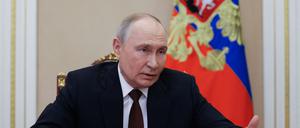 Auf diesem von der russischen staatlichen Agentur Sputnik verbreiteten Poolfoto leitet Russlands Präsident Wladimir Putin am 21. November 2025 eine Sitzung des Sicherheitsrats per Videokonferenz im Kreml in Moskau.