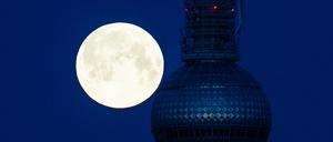 Vom Supermond spricht man, wenn der Mond bei Vollmond der Erde besonders nahe ist. 